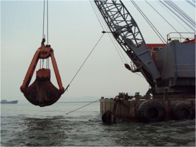 Dredging for subsea pipe trench