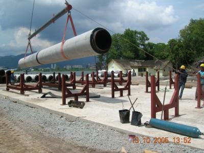Getting submarine pipe ready for launching