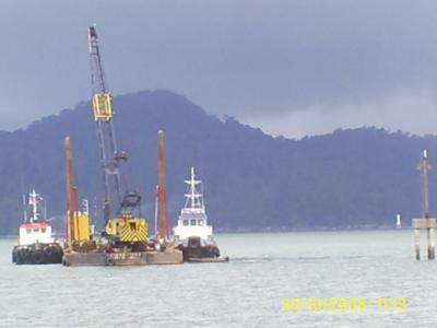 Dredging for subsea pipe trench