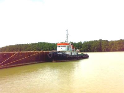Tug tendering material barge