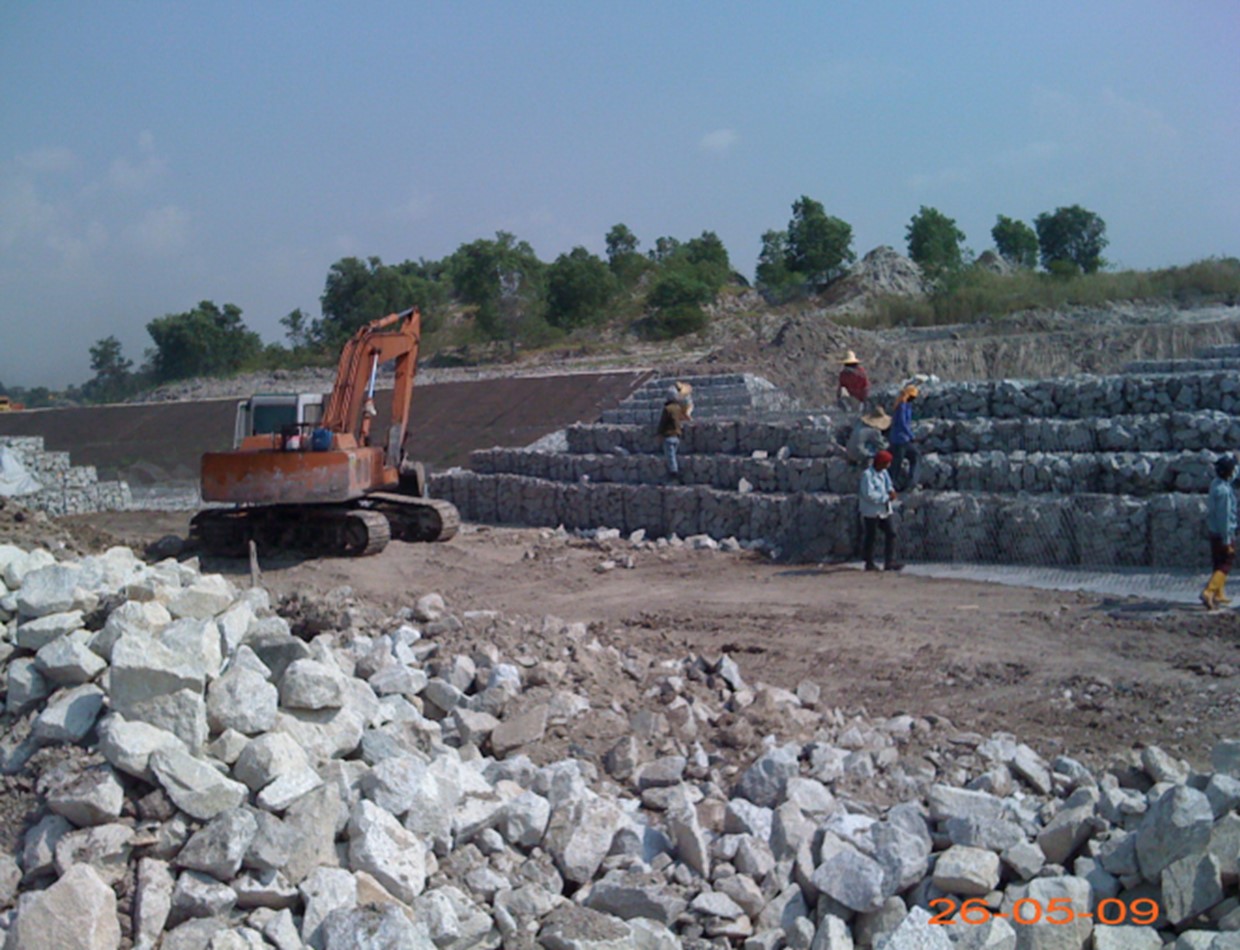 Installing gabion wall